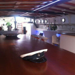 Sailing Clipper Houseboat rental Amsterdam